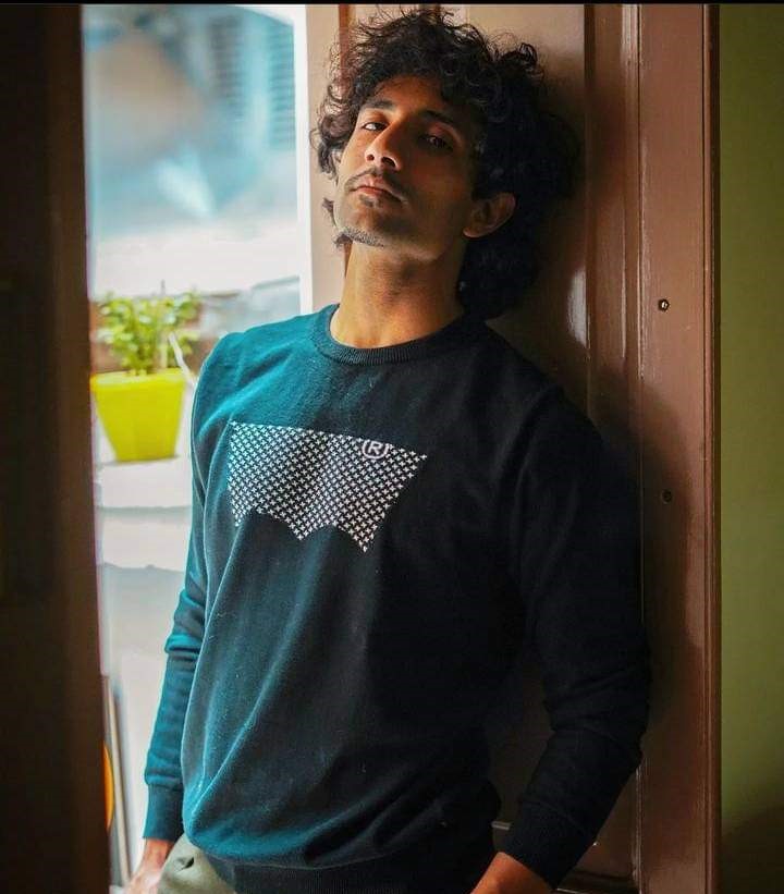 Bengali actor, Attachment, Emotional Farewell, financial struggle, First Car, Personal Memories, Rishav Basu, Selling Car, Vehicle Replacement, অভিনেতা ঋষভ, আর্থিক টানাপড়েন, ঋষভ বসু, গাড়ি পরিবর্তন, গাড়ি বিক্রি, গাড়ির স্মৃতি, প্রথম গাড়ি Rishav Basu