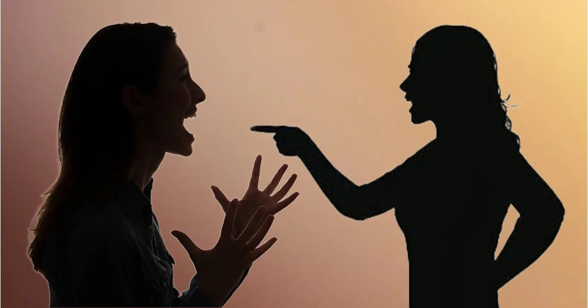 Tollywood, Bengali serial controversy, lead actress feud, on-set tension, producer, backstage drama, actress rivalry, cold war, shooting disruption, television industry, টলিউড, ধারাবাহিক বিতর্ক, নায়িকা বনাম দিদি, শুটিং সেট, প্রযোজক, অভ্যন্তরীণ দ্বন্দ্ব, মুখ ভার, সেটে উত্তেজনা, ঠাণ্ডা যুদ্ধ, ক্যামেরার আড়ালে