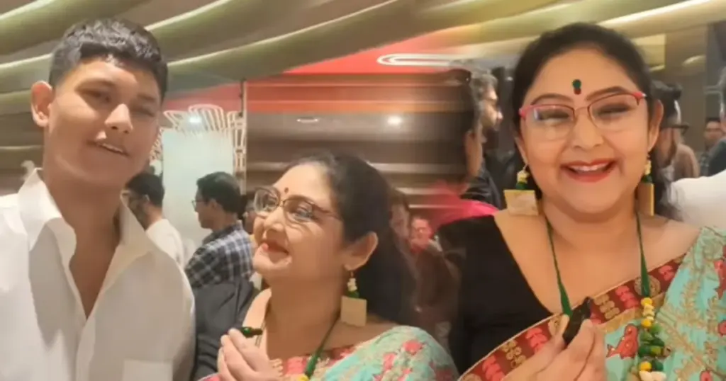 tollywood, Aapish, Boarding School, Emotion, Film Premiere, Gaming Addiction, Mother and Son Bond, motherhood, parenting, Pride, pushpita mukherjee, Pushpita Mukherjee Son, অভিভাবকত্ব, আপিস, আবেগ, গর্ব, গেমের নেশা, পুষ্পিতা মুখোপাধ্যায়, পুষ্পিতা মুখোপাধ্যায় ছেলে, বোর্ডিং স্কুল, মা-ছেলের সম্পর্ক, মায়ের মমতা, সিনেমার প্রিমিয়ার, সুদীপ্তা চক্রবর্তী Pushpita Mukherjee, Pushpita Mukherjee Son, Gaming Addiction, Boarding School, Mother and Son Bond, Motherhood, Film Premiere, Aapish, Parenting, Pride, Emotion, Tollywood, পুষ্পিতা মুখোপাধ্যায়, পুষ্পিতা মুখোপাধ্যায় ছেলে, গেমের নেশা, বোর্ডিং স্কুল, মায়ের মমতা, মা-ছেলের সম্পর্ক, সিনেমার প্রিমিয়ার, সুদীপ্তা চক্রবর্তী, আপিস, অভিভাবকত্ব, গর্ব, আবেগ, টলিউড