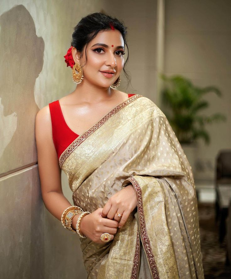 tollywood, actress, Bengali cinema, Bengali industry, Grihapravesh, Indraadip Dasgupta, indubala bhater hotel, Lawho Gouranger Naam Re, new era, parineeta, responsibility, Srijit Mukherji, Subhashree Ganguly, unconventional roles, অভিনেত্রী, ইন্দুবালা ভাতের হোটেল, ইন্দ্রদীপ দাশগুপ্ত, গৃহপ্রবেশ, ছকভাঙা চরিত্র, দায়িত্ব, নটী বিনোদিনী, নতুন যুগ, পরিণীতা, বাংলা ইন্ডাস্ট্রি, বাংলা সিনেমা, ভবশঙ্করী, লহ গৌরাঙ্গের নাম রে, শুভশ্রী গঙ্গোপাধ্যায়, সৃজিত মুখোপাধ্যায় image 3