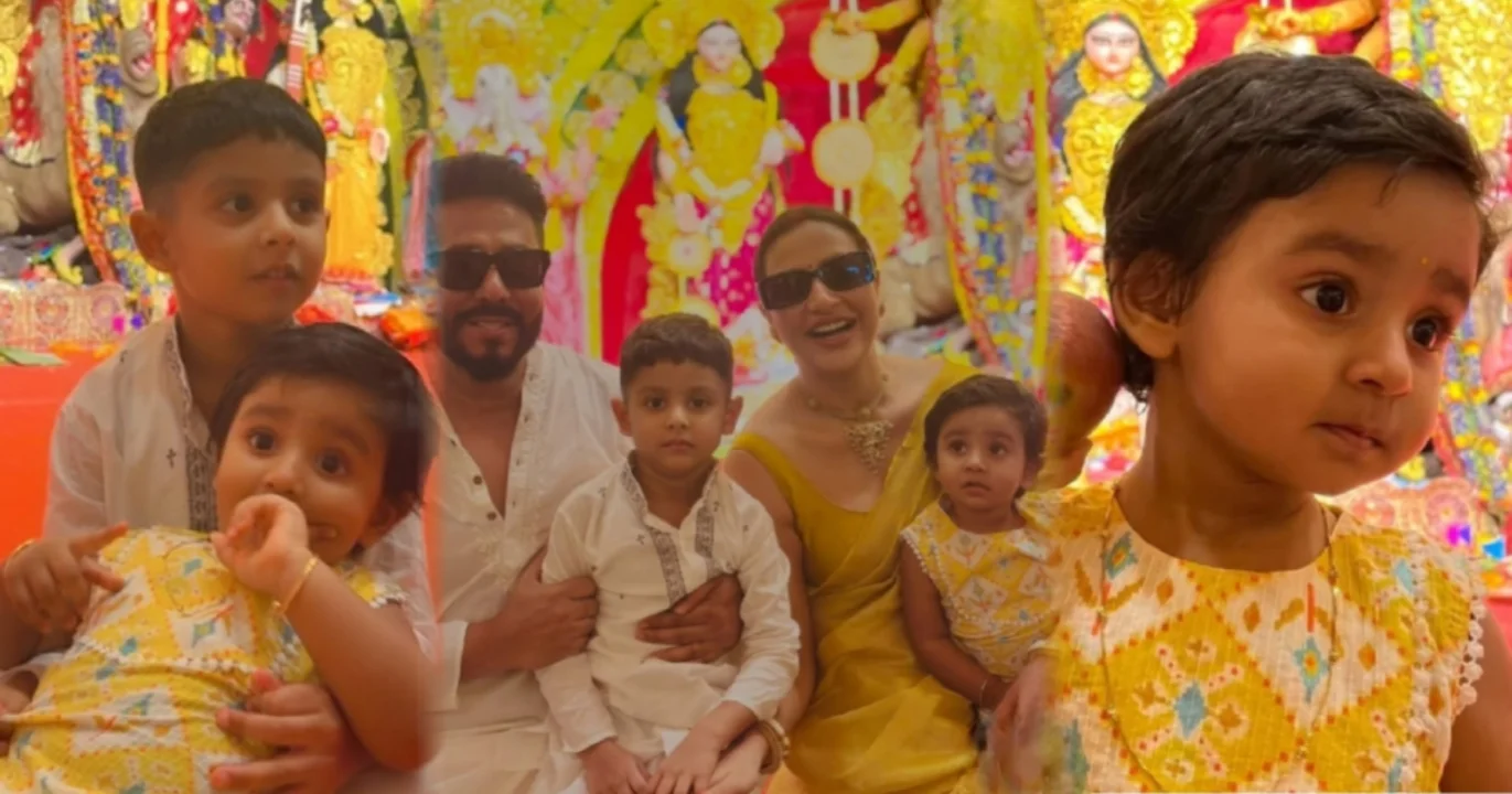 Shubhashree Ganguly, Raj Chakraborty, Yuvaan, Yaalini, Durga Puja 2025, Celebrity Family, Festive Fashion, Siblings, Pandal Hopping, Bengali festival, Puja celebration, celebrity moments, Raj Shubhashree family, শুভশ্রী গঙ্গোপাধ্যায়, রাজ চক্রবর্তী, ইউভান, ইয়ালিনি, দুর্গাপুজো ২০২৫, তারকা পরিবার, পুজোর ফ্যাশন, ভাইবোন, ঠাকুর দেখা, বাঙালি উৎসব, পুজোর আনন্দ, সেলেব্রিটি পুজো, রাজ শুভশ্রী পরিবার