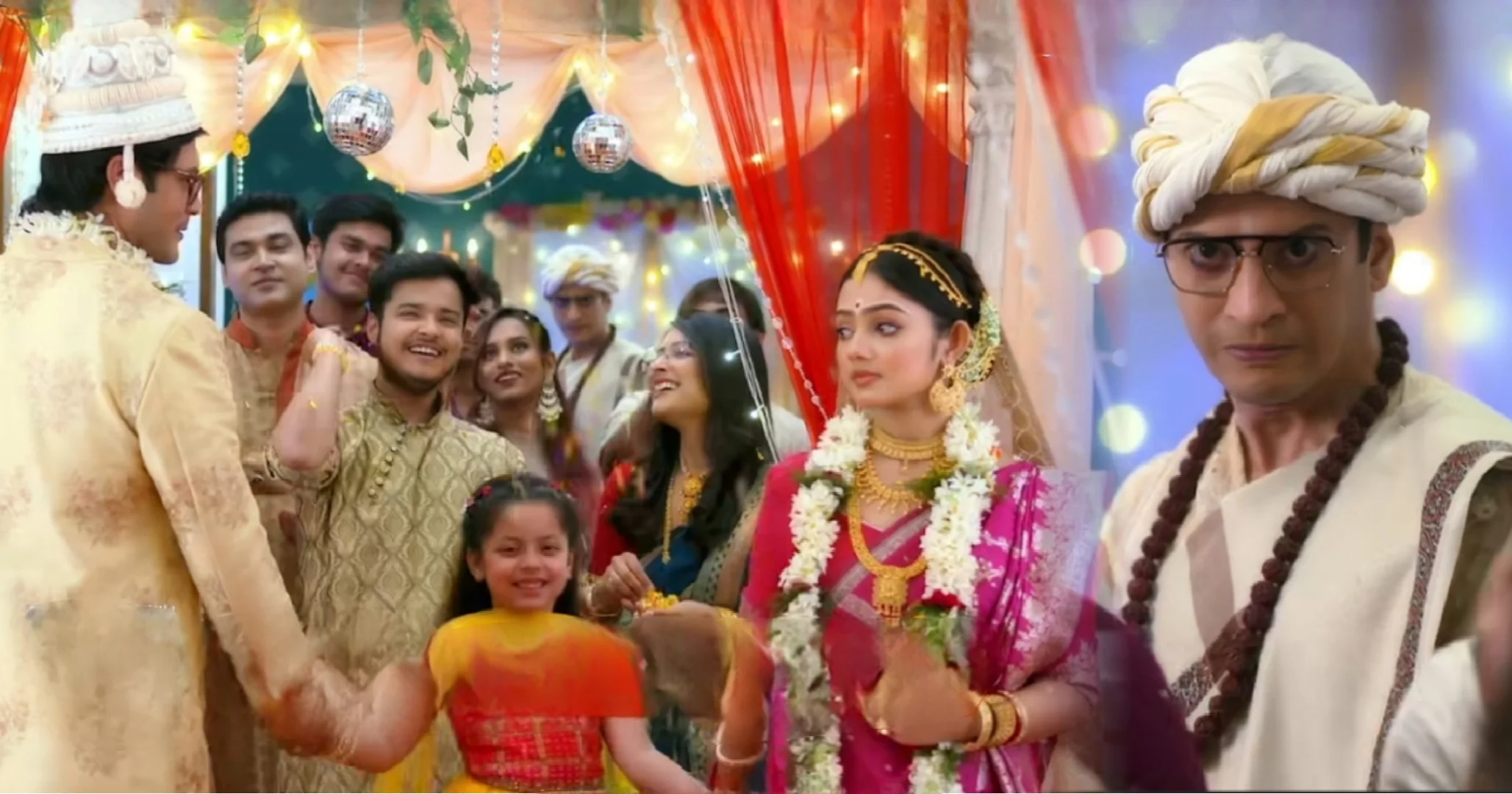 Phulki, Zee Bangla, Bengali Serial, New promo, Upcoming episode, Devyani Mondal, Abhishek Bose, Sudip Sarkar, Rudrarup Sanyal, Phulki Wedding, Bengali Television, Phulki New Episode, ফুলকি সিরিয়াল, দেব্যানী মণ্ডল, অভিষেক বসু, সুদীপ সরকার, রুদ্ররূপ সান্যাল, নতুন পর্ব, রুদ্রর ছদ্মবেশ, ফুলকির বিয়ে, বাংলা টেলিভিশন, বাংলা ধারাবাহিক, ফুলকি নতুন পর্ব